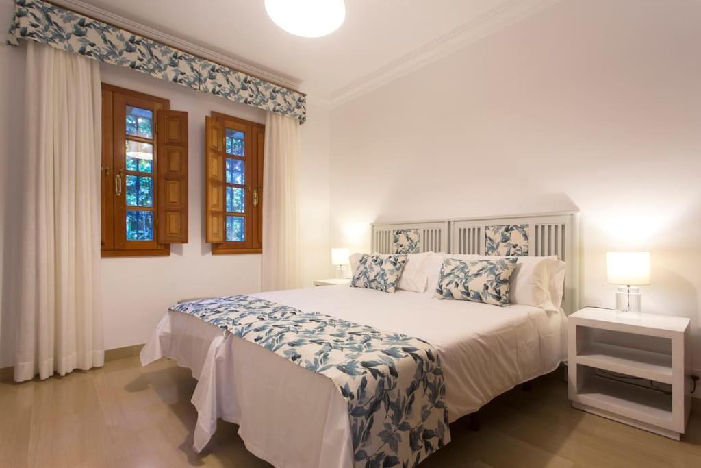 Andalusian Villa On The Sea And The Bay Of Малага Экстерьер фото
