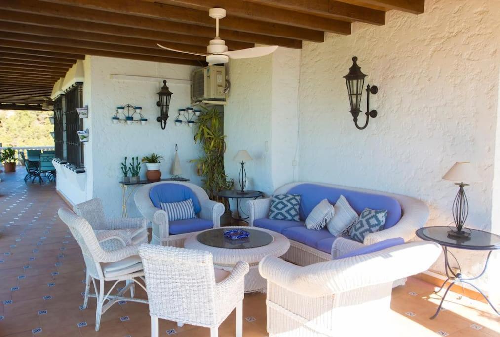 Andalusian Villa On The Sea And The Bay Of Малага Экстерьер фото