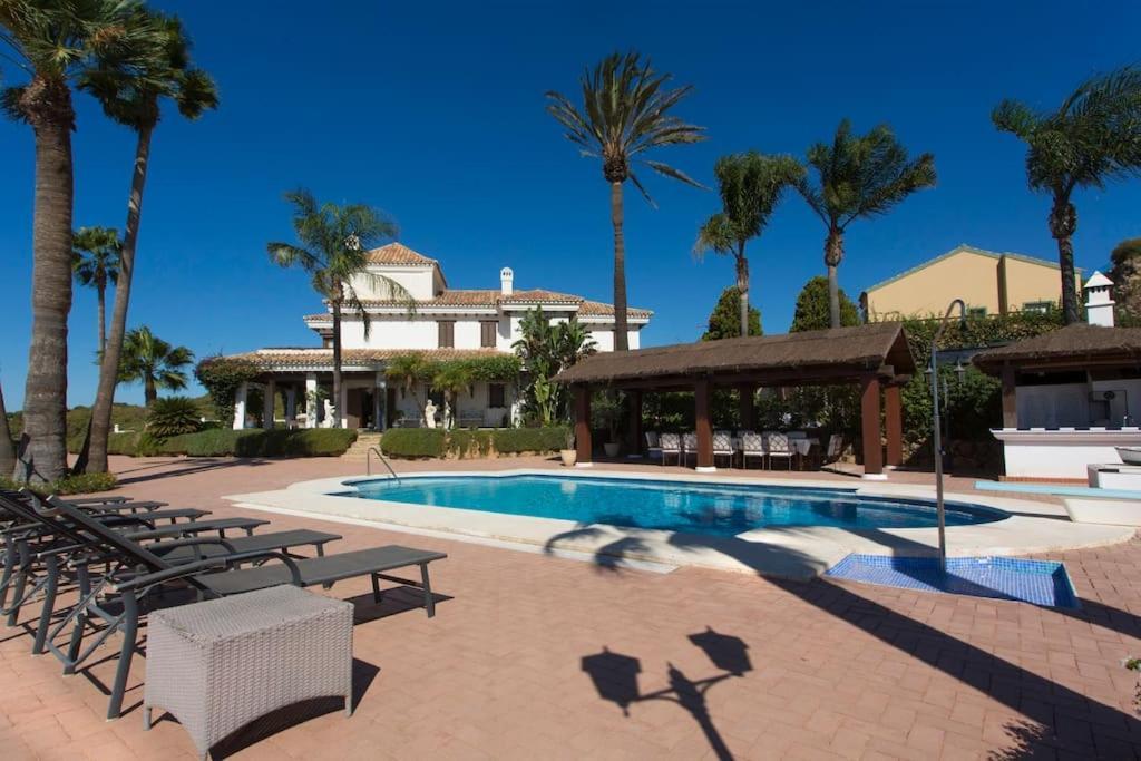 Andalusian Villa On The Sea And The Bay Of Малага Экстерьер фото